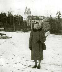 Frau Gertruda Ranachowska - sie hat in unserer Schule als Schuldienerin seit dem Jahr 1945 gearbeitet.